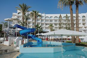 The Golden Coast Beach Hotel