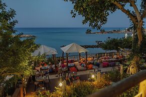 The Golden Coast Beach Hotel