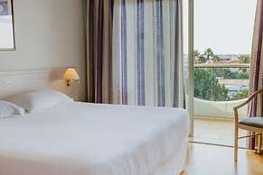 The Golden Coast Beach Hotel