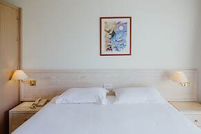 The Golden Coast Beach Hotel