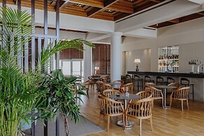 The Golden Coast Beach Hotel