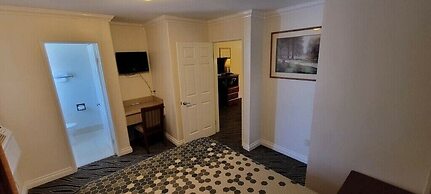 Redondo Inn and Suites