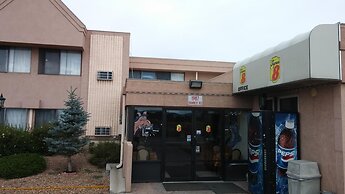 Super 8 by Wyndham Laramie