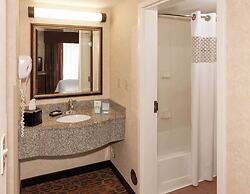 Hampton Inn & Suites Cleveland-Beachwood