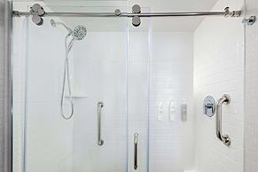 Hampton Inn & Suites Cleveland-Beachwood