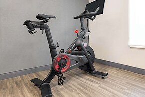 Hampton Inn & Suites Cleveland-Beachwood