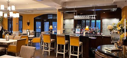 Le St-Martin Hotel & Suites Laval