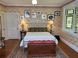 The Munroe Inn