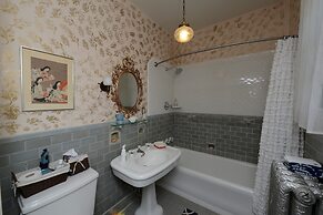 The Munroe Inn