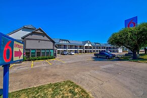 Motel 6 Fort Worth, TX - White Settlement