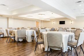 Wyndham Newport Hotel