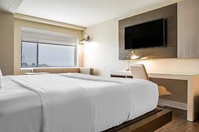 Wyndham Newport Hotel