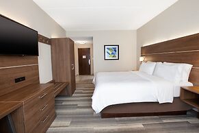 Holiday Inn Express Hotel & Suites Warrenton by IHG