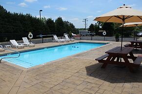 Holiday Inn Express Hotel & Suites Warrenton by IHG