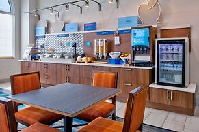 Holiday Inn Express Hotel & Suites Warrenton by IHG