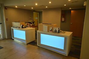 Holiday Inn Express Hotel & Suites Warrenton by IHG