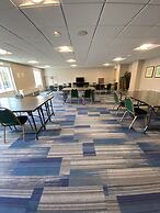 Holiday Inn Express Hotel & Suites Warrenton by IHG