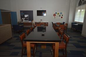 Holiday Inn Express Hotel & Suites Warrenton by IHG