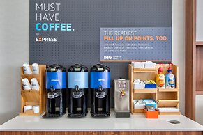 Holiday Inn Express Hotel & Suites Warrenton by IHG