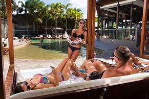 Gilligan's Backpackers Hotel & Resort