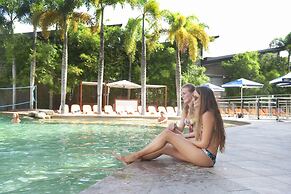 Gilligan's Backpackers Hotel & Resort