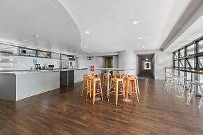 Gilligan's Backpackers Hotel & Resort