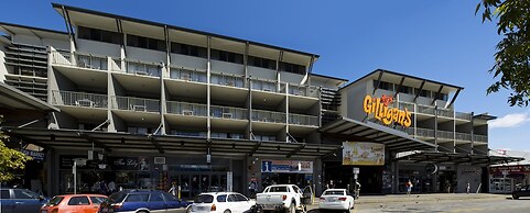 Gilligan's Backpackers Hotel & Resort