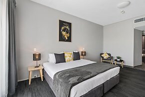 Gilligan's Backpackers Hotel & Resort