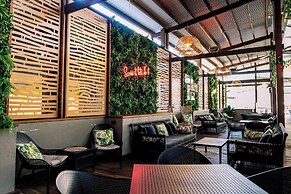 Gilligan's Backpackers Hotel & Resort