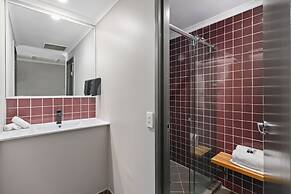 Gilligan's Backpackers Hotel & Resort