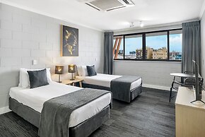 Gilligan's Backpackers Hotel & Resort