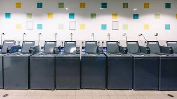 Gilligan's Backpackers Hotel & Resort