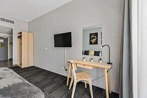 Gilligan's Backpackers Hotel & Resort