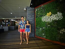 Gilligan's Backpackers Hotel & Resort