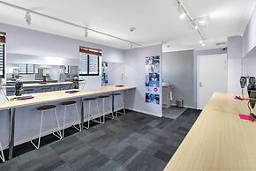 Gilligan's Backpackers Hotel & Resort