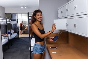 Gilligan's Backpackers Hotel & Resort