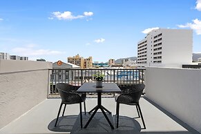 Gilligan's Backpackers Hotel & Resort