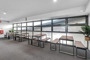 Gilligan's Backpackers Hotel & Resort