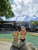 Gilligan's Backpackers Hotel & Resort