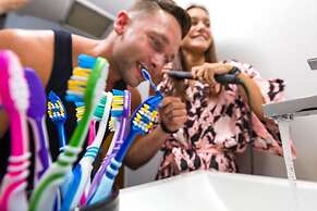 Gilligan's Backpackers Hotel & Resort