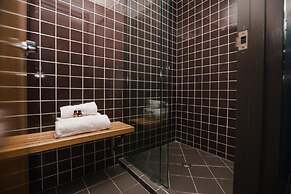 Gilligan's Backpackers Hotel & Resort