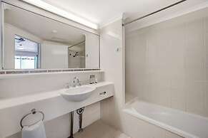 City Oasis Inn Townsville, SureStay Collection by BW