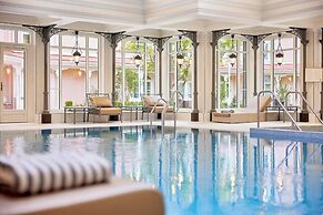 Disneyland® Hotel