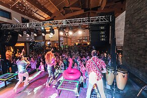 bantr Grand Hotel Wausau - Rothschild