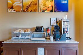 Comfort Suites South Haven near I-96