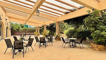 Navarria Hotel