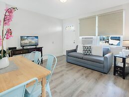 Daytona Inn And Suites