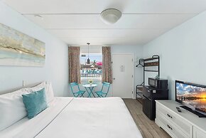 Daytona Inn And Suites