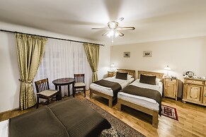 Archibald At the Charles Bridge