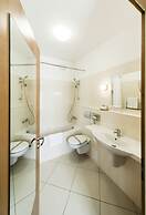 Archibald At the Charles Bridge